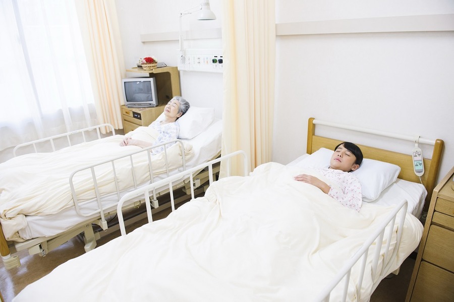 私、先日入院しました。ただで起きない私は「専業主婦がダウンすると、どれだけお金がかかるか」調べてみました。