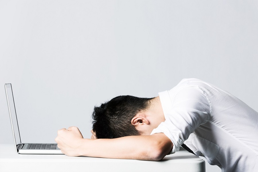 最近、給与は上がらないのに、なぜ公務員の給与だけ引き上げされるのか？