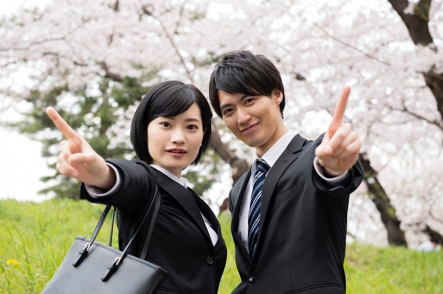 春だ！新生活だ！スーツも買わなくちゃ　新社会人、大学の入学式、就活に大活躍するスーツをお得に手に入れよう