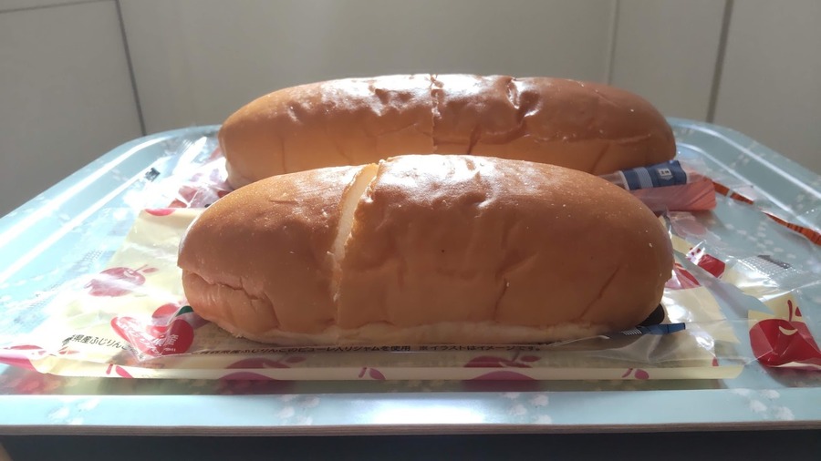 【ローソン】「盛りすぎ！」商品は本当に盛りすぎか検証！焼きそばパン・プレミアムロールケーキ・ふわもちコッペ・メガホットカフェラテ