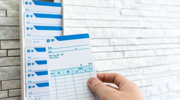 違法な残業などの労働問題で困ったら、「無料相談」できる機関があります