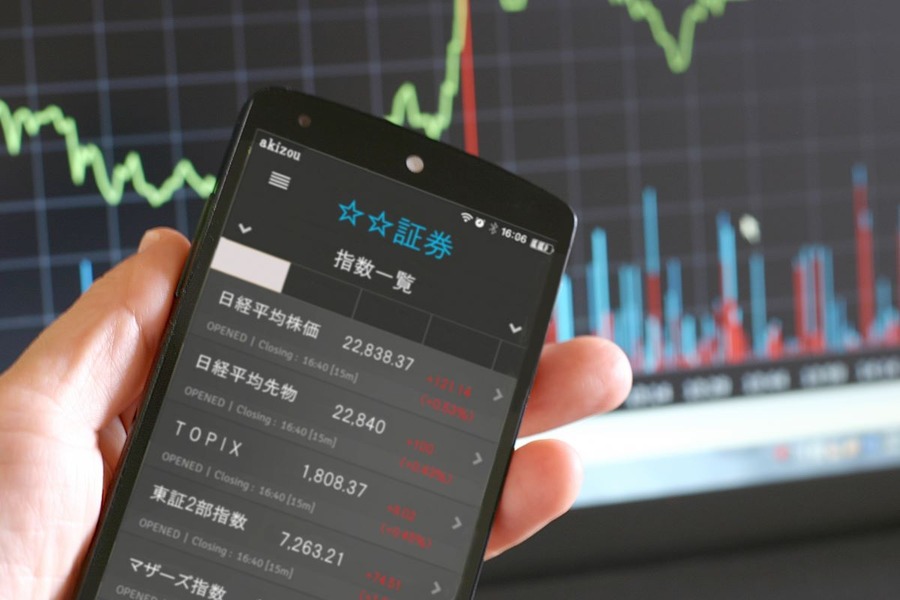 内閣府でクレカ積立10万円に引き上げが決定　楽天証券・SBI証券の対応内容まとめ