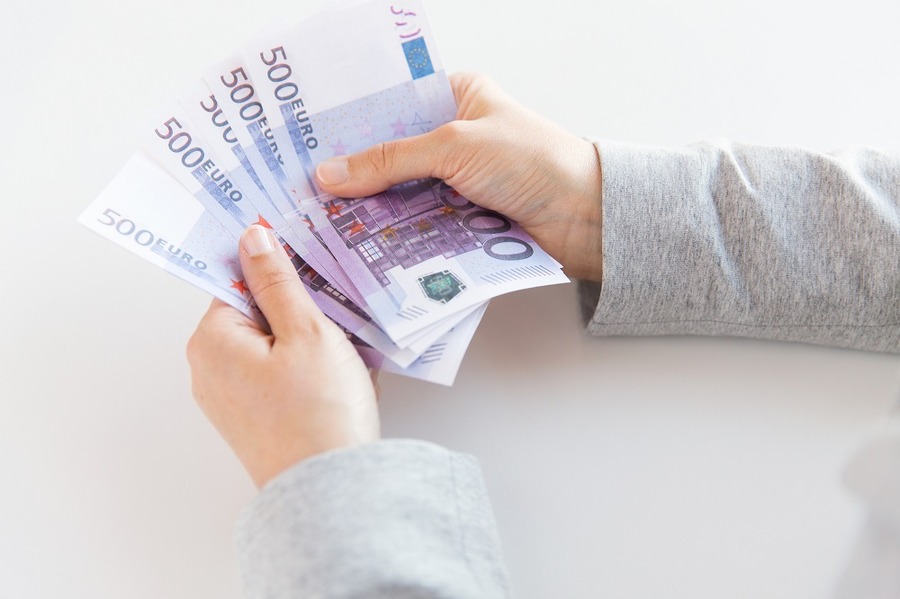 フランスでワーキングホリディ　自力でサバイバルする現地のお金と法律の基礎知識