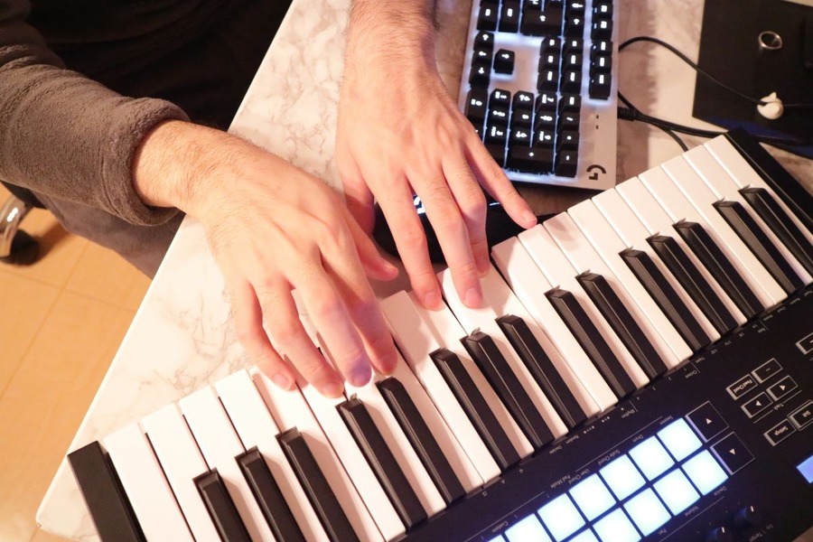 音楽制作の副業が今とてもアツい！月30万も視野に稼げる理由と話題のYouTubeショートの仕組みとは？