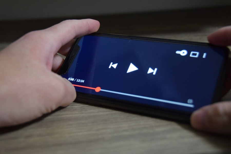 音楽制作の副業が今とてもアツい！月30万も視野に稼げる理由と話題のYouTubeショートの仕組みとは？