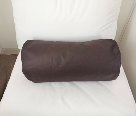 分厚くかさばる冬物の収納に役立つ「ダイソーアイテム」クッションになる布団袋や手押し圧縮袋、つるシューなど6点紹介