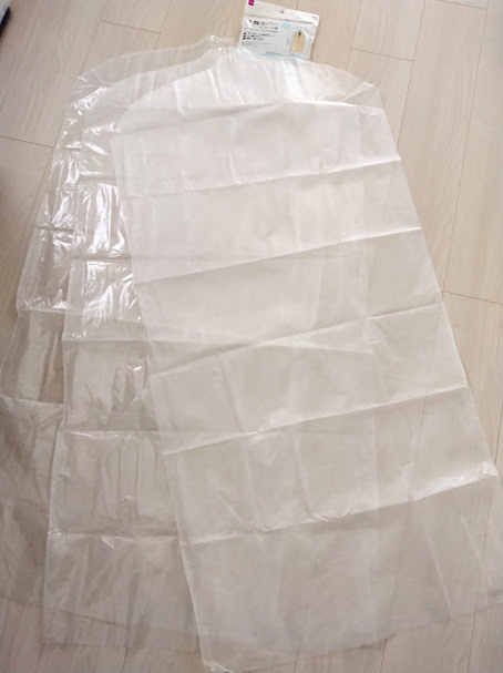 分厚くかさばる冬物の収納に役立つ「ダイソーアイテム」クッションになる布団袋や手押し圧縮袋、つるシューなど6点紹介