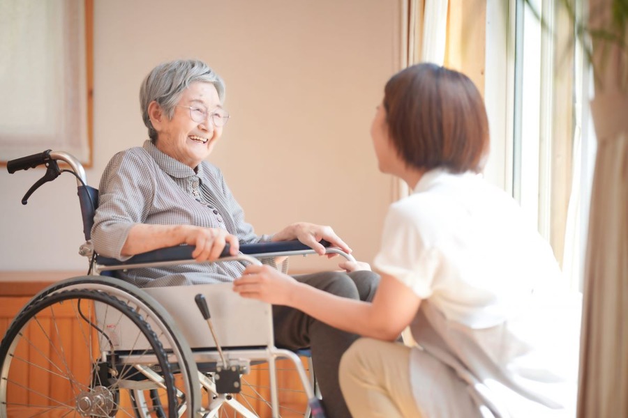 働きながら家族を介護する～会社のルールを確認しておこう　やめずに介護するために知っておきたい6つ