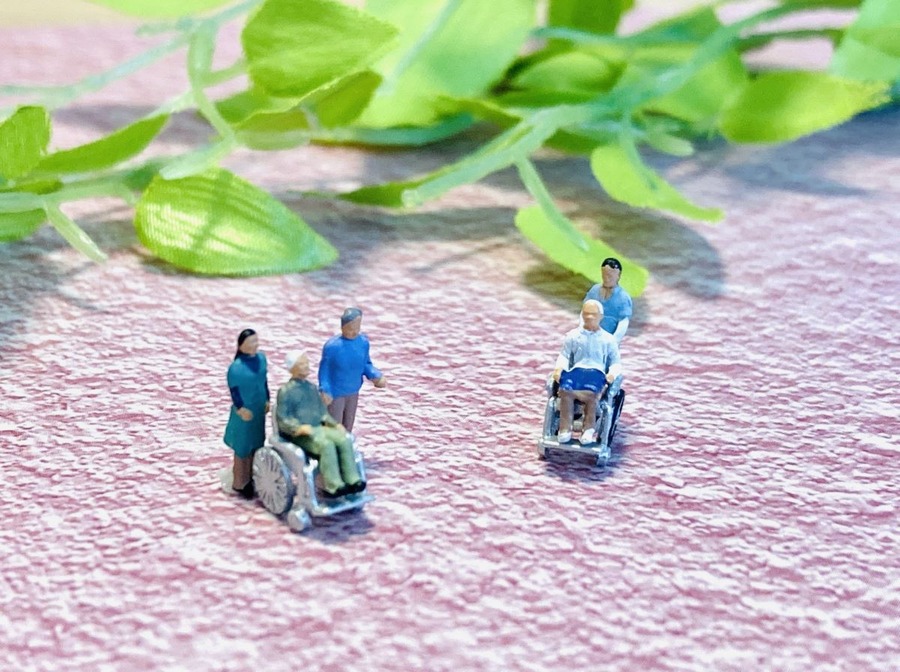 働きながら家族を介護する～会社のルールを確認しておこう　やめずに介護するために知っておきたい6つ
