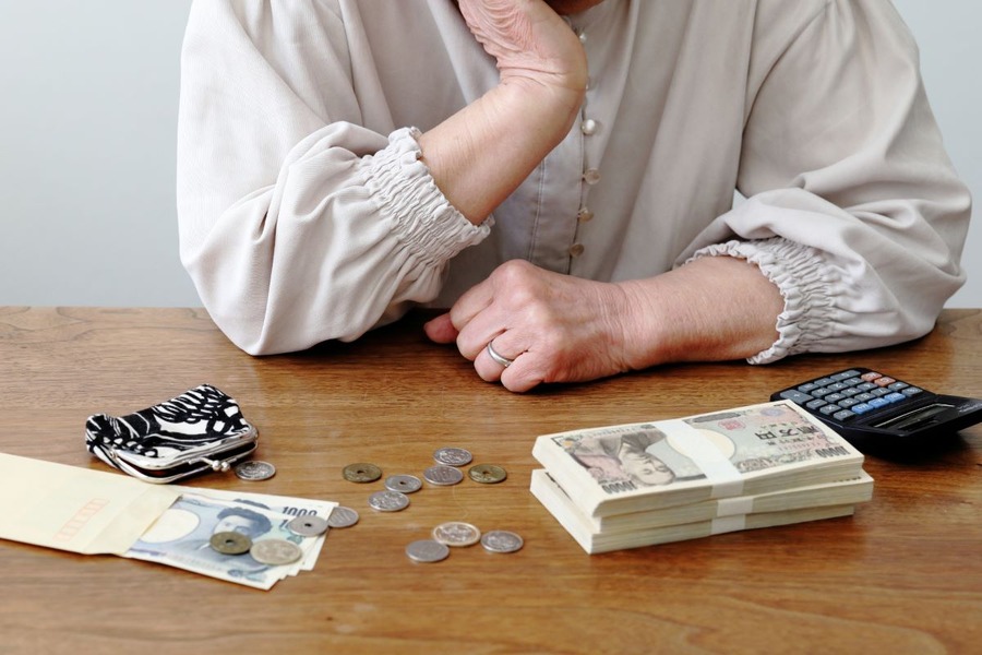 年金を貰いながら働くと年金額がカットされる？「在職老齢年金」の現状と今後の見直しの可能性とは