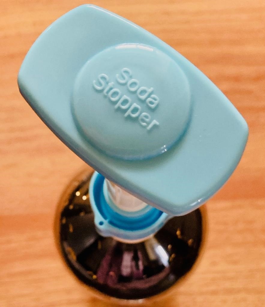 ダイソーの「炭酸を逃がしま栓」について徹底検証　12時間、24時間、30時間後もプシューは聞けるか？