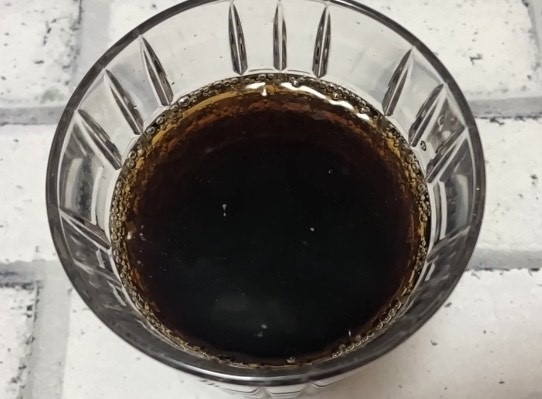 ダイソーの「炭酸を逃がしま栓」について徹底検証　12時間、24時間、30時間後もプシューは聞けるか？