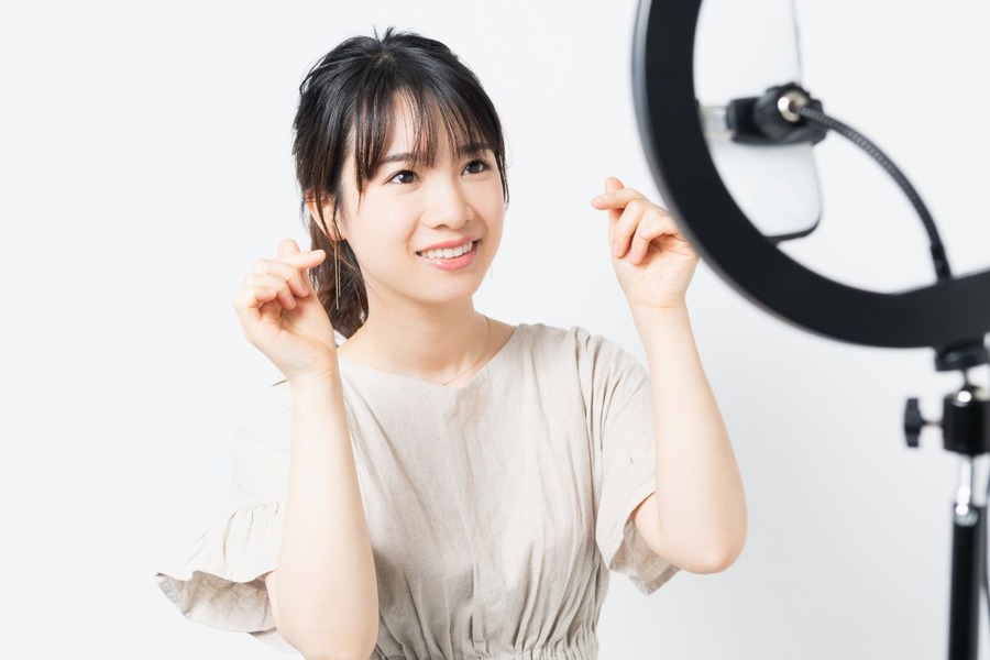 副業でライブ配信を行なう「ライバー」が難易度低い　実際の収入例＆稼いでいくための意外な決め手とは？