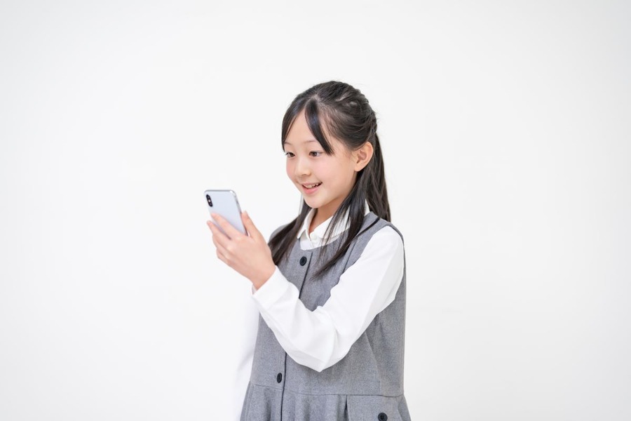 楽天モバイルが「最強子どもプログラム」の提供を開始！12歳までずっと実質月額528円　安心のサポートもご紹介