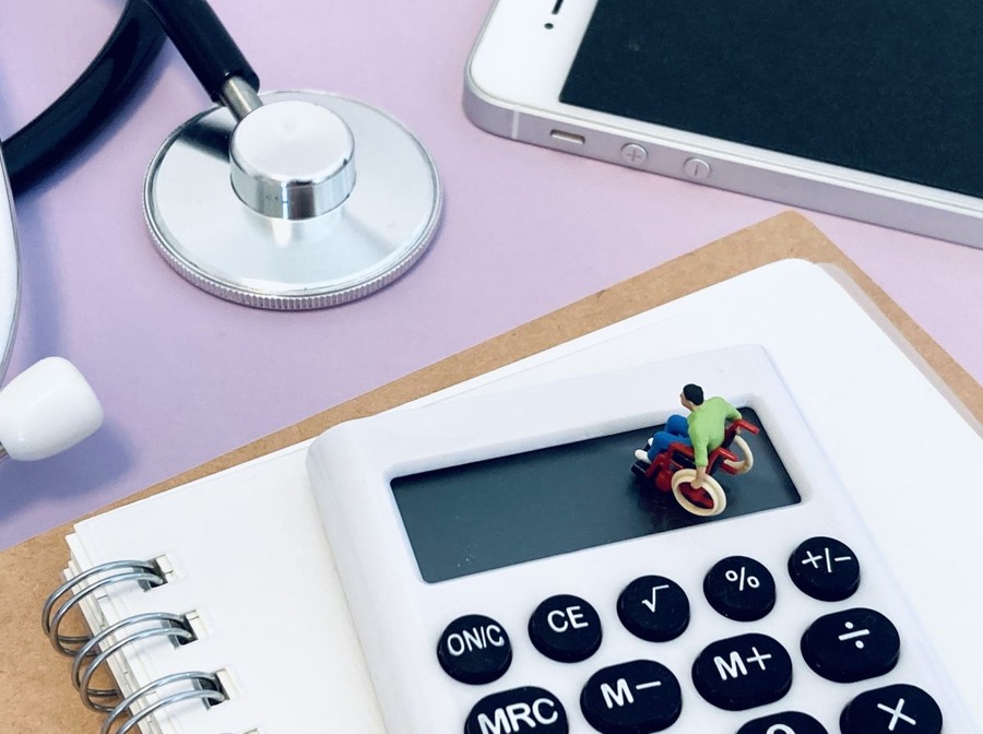 病気やケガをした場合の労災と傷病手当のお得な使い方　仕組みや受給金額の違いも解説