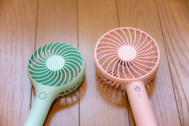 【暑さ対策】コスパ最高！扇風機や保冷剤を持ち歩いて夏を乗り越えよう
