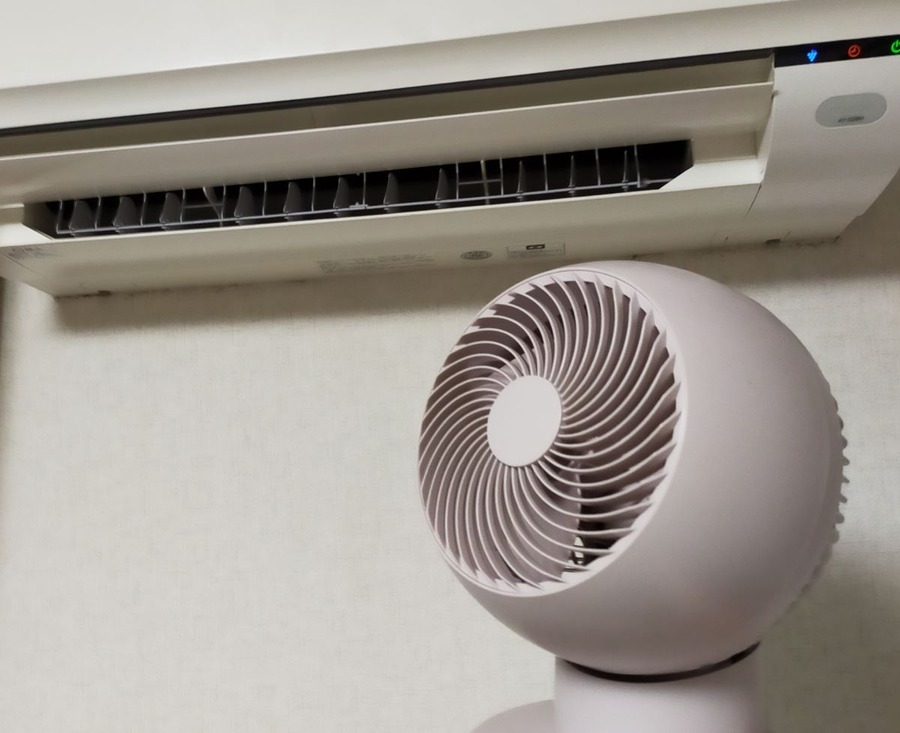 電気代高騰対策！エアコン使うなら「風」に注目！扇風機との上手な併用術3つもご紹介
