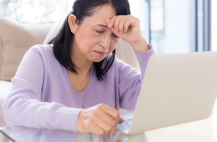 家族が亡くなると届く大量のDM　「その契約、待って！」　心が弱ってる時の判断は危険です。