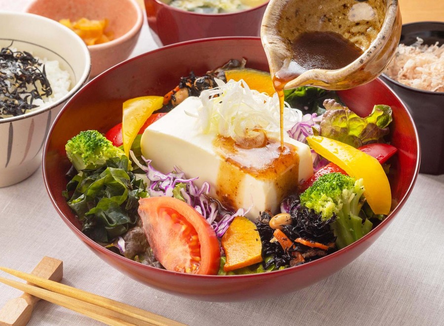【大戸屋】新メニューを全国展開　人気の「合い盛り定食」の拡充！