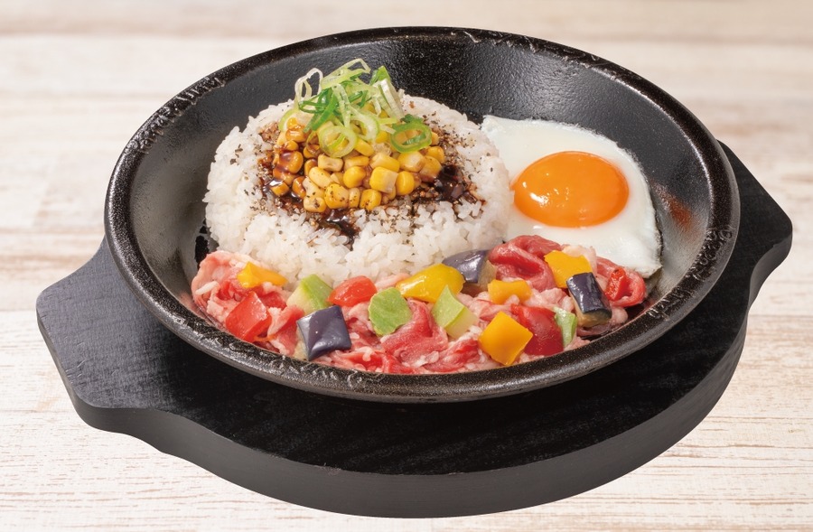 ペッパーランチ30周年記念　第一弾はタイをイメージした「ガパオ風ペッパーライス」890円