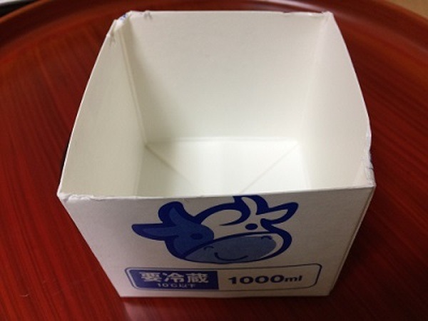 「牛乳パック」を使った節約術　まな板から家具まで