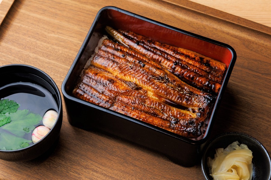 【薪焼うなぎ 銀座おのでら本店】ランチ限定「国産うな玉丼」980円（税込）　オープン記念で生ビール半額（7/23まで）