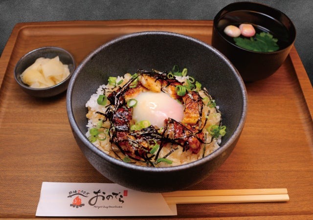【薪焼うなぎ 銀座おのでら本店】ランチ限定「国産うな玉丼」980円（税込）　オープン記念で生ビール半額（7/23まで）