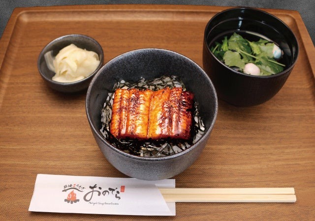 【薪焼うなぎ 銀座おのでら本店】ランチ限定「国産うな玉丼」980円（税込）　オープン記念で生ビール半額（7/23まで）