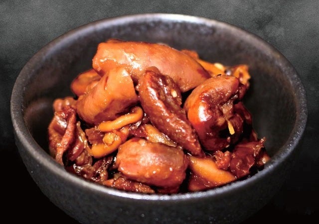 【薪焼うなぎ 銀座おのでら本店】ランチ限定「国産うな玉丼」980円（税込）　オープン記念で生ビール半額（7/23まで）