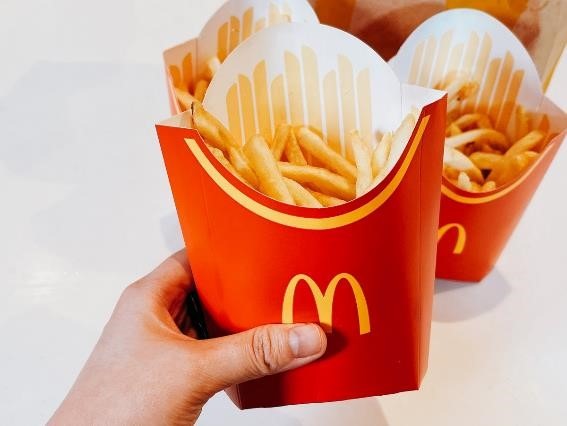 冷めたポテトをひと手間で「カリカリに復活」5選＋NGな温め方【マクドナルド編】
