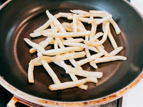 冷めたポテトをひと手間で「カリカリに復活」5選＋NGな温め方【マクドナルド編】