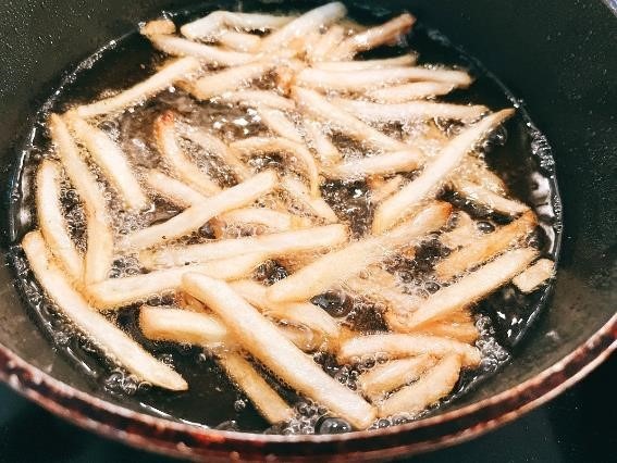 冷めたポテトをひと手間で「カリカリに復活」5選＋NGな温め方【マクドナルド編】