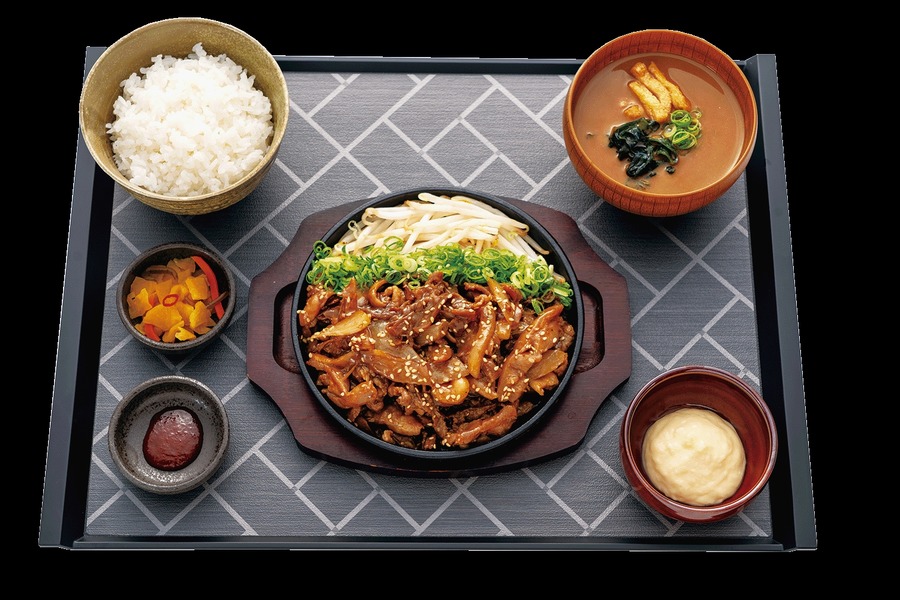 宮本むなし、新メニュー「焼肉ミックス定食」期間限定販売開始（7/31～）
