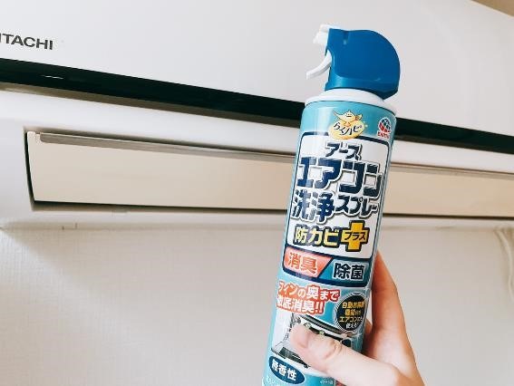 【市販の洗浄スプレーは危険】エアコンの節電にもなる「エアフィルターの掃除術」NGなお手入れ方法も