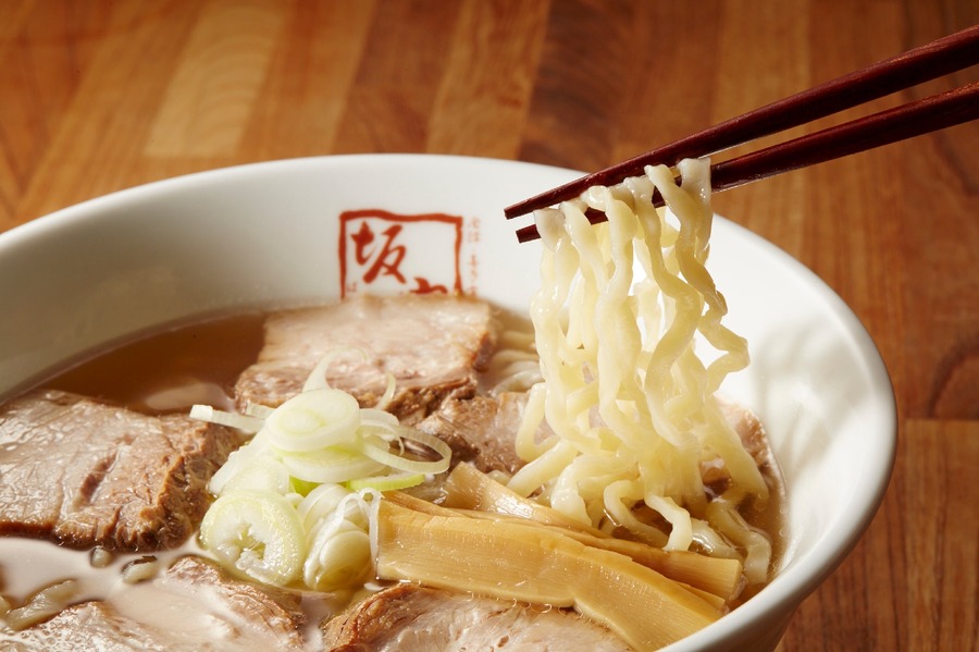特製焼豚を23枚盛り付け！「喜多方ラーメン坂内」が『焼豚まみれ祭』を開催(9/3-13)