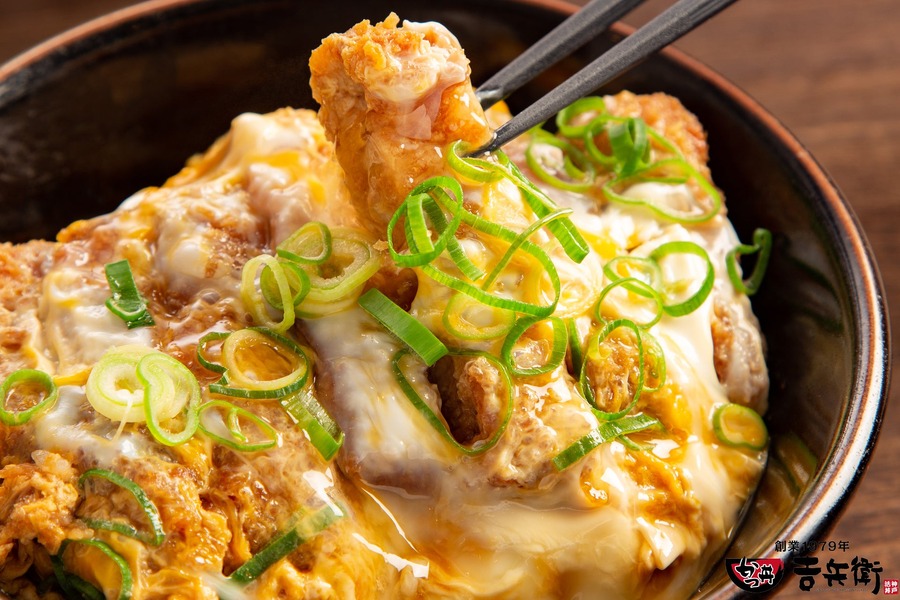 甘辛いタレとにんにくチップ「トンテキみたいなかつ丼」9月限定で登場！　神戸の老舗「吉兵衛」から