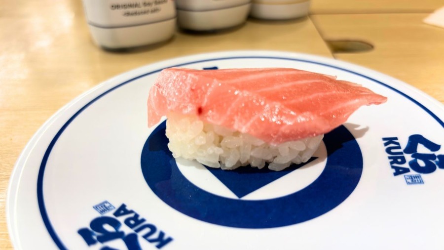 【くら寿司初のタラバガニ！】「かにとまぐろ」フェア開始！そして、「シャインマスカットカフェ」復活！ワンピースコラボと盛りだくさん！