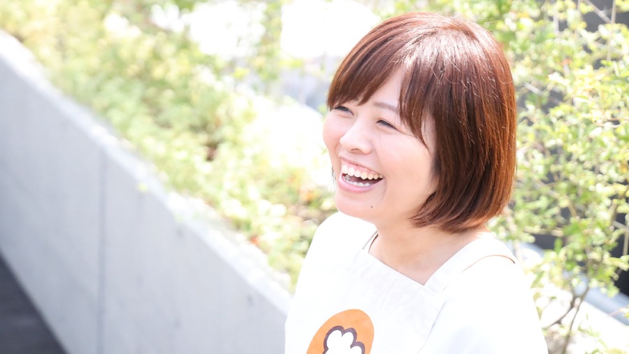 クックパッドで人気の料理家・青木ゆかりさんのレシピ本『作業5分で不思議パン』が大好評