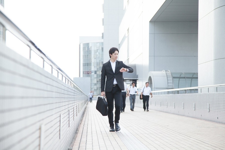 お金に好かれたいなら堂々と歩きなさい！
