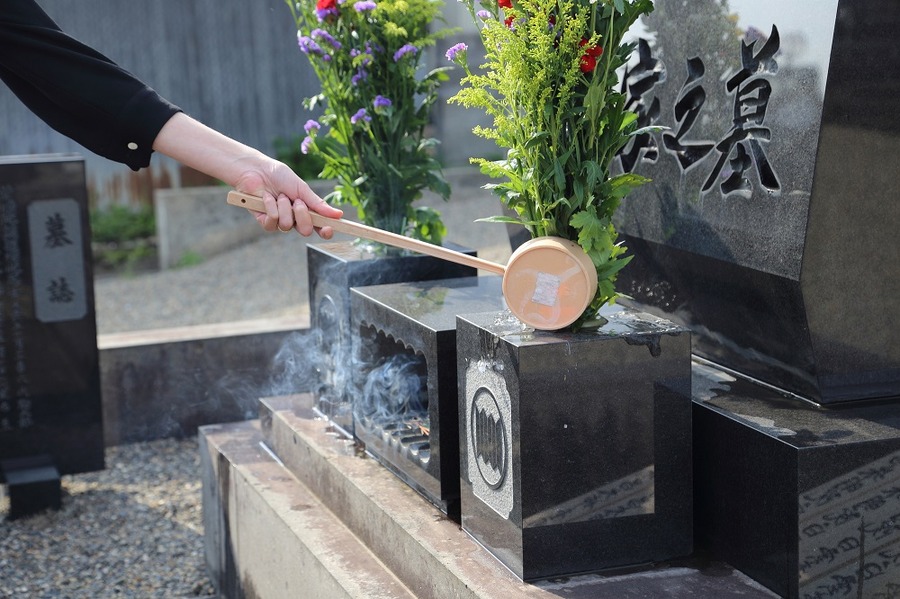 「お墓が遠くてなかなかお参りに行けない…」　お墓の管理・代行サービスってどんなもの？