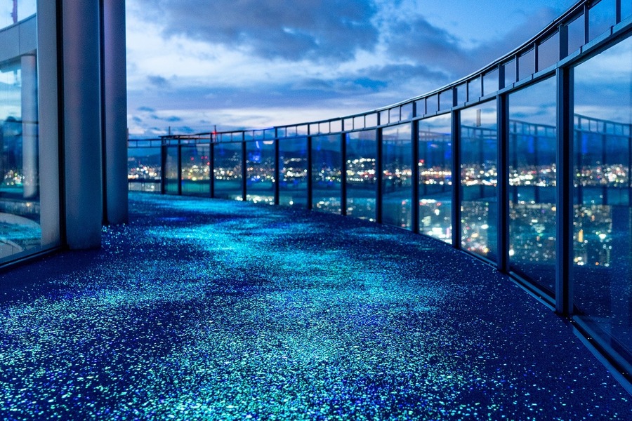 【梅田スカイビル】「展望WEEK! in 空中庭園展望台 2024」を開催　アクリルステッカープレゼント、クイズも(10/1-6)