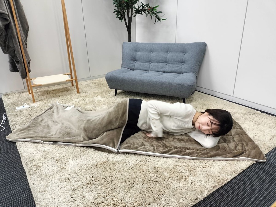 2024年秋冬最新あったか「着るコタツ」「4形態に進化する電気毛布」争奪戦に終止符！「全員暖まる電気ヒーター」山善の新商品レポ
