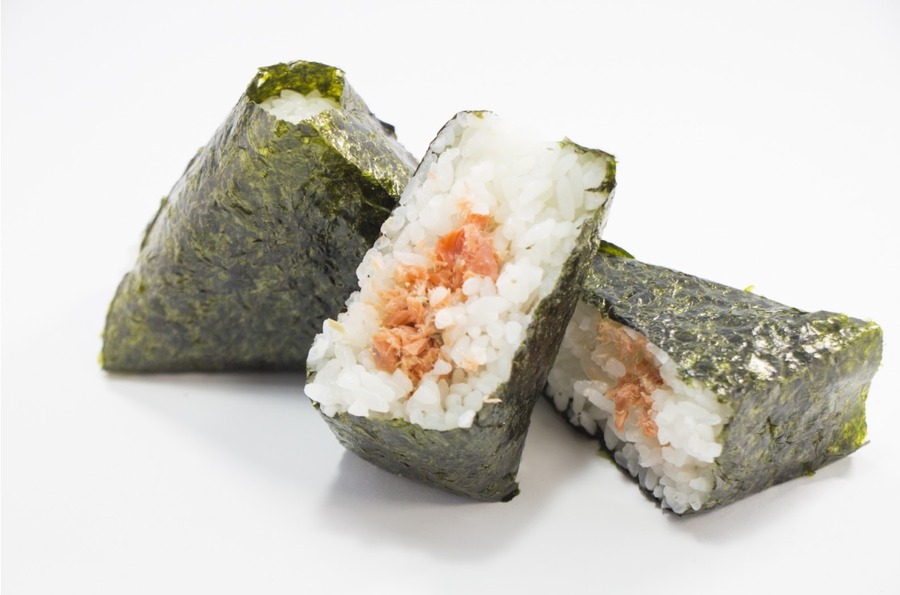 【おにぎりの購入調査】スーパーのおにぎりが躍進！　好きな具のトップは「鮭」