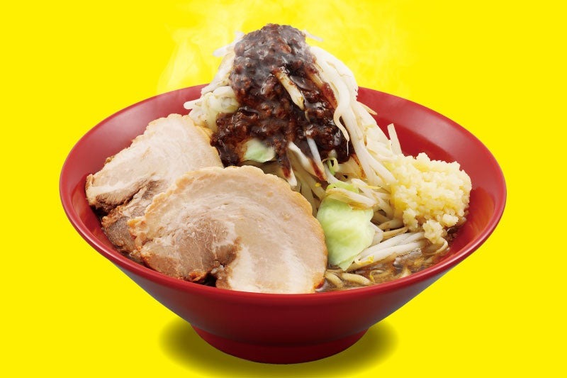 魁力屋「お好きなラーメン100円割引券」を配布中　新作「にんにく背脂漆黒醤油らーめん」登場