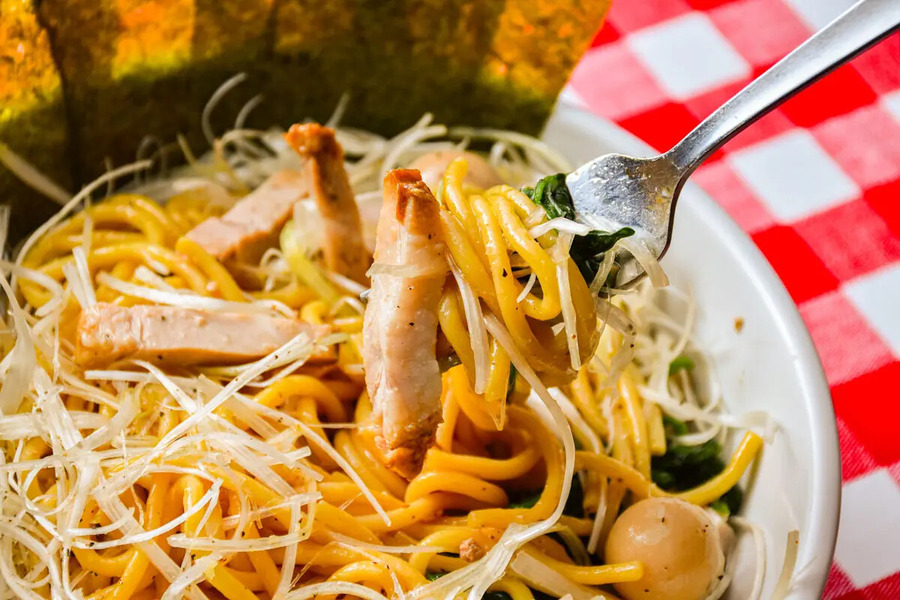 人気ラーメンをオマージュ「家系とんこつ醤油まぜスパ」提供　スパゲッティーのパンチョ15周年記念(11/1-30)