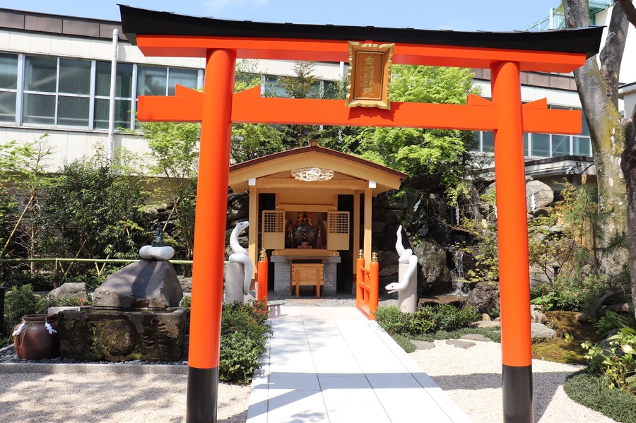 白蛇を祀る「蛇窪神社」×アフタヌーンティー・リビング　蛇窪神社監修の御朱印アイテムの初登場