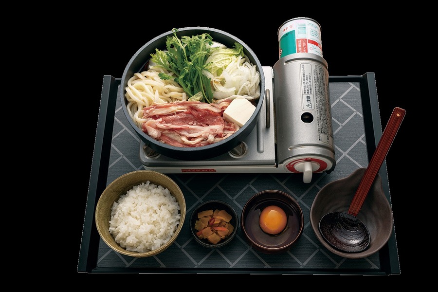 冬の定番「牛すき焼き鍋定食」を販売開始　定食屋「宮本むなし」アプリではクーポンも