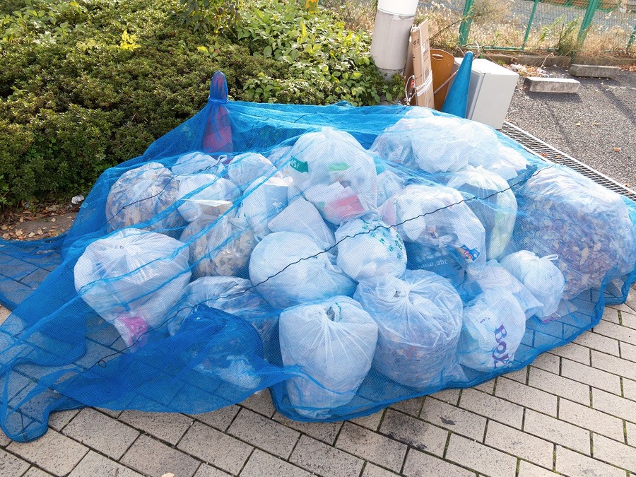 なんとなく指定ゴミ袋の「大サイズ」を使っていませんか？　小さいサイズに変えると節約とエコを両立できます