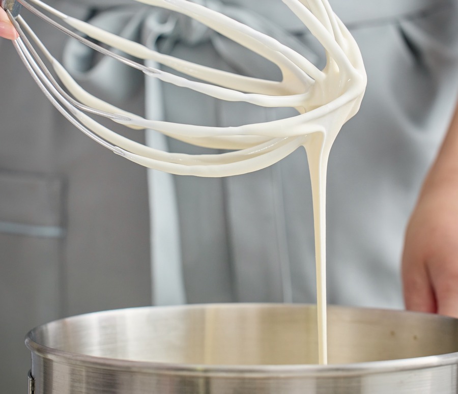 夜の新宿で楽しむ「おひとり様用ホールケーキ」　話題の本格ケーキカフェが拡大移転