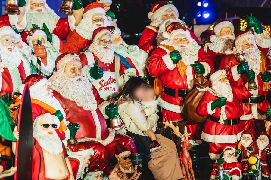 福岡でサンタ像が100体以上大集合！KBC FESTA de SANTA開催